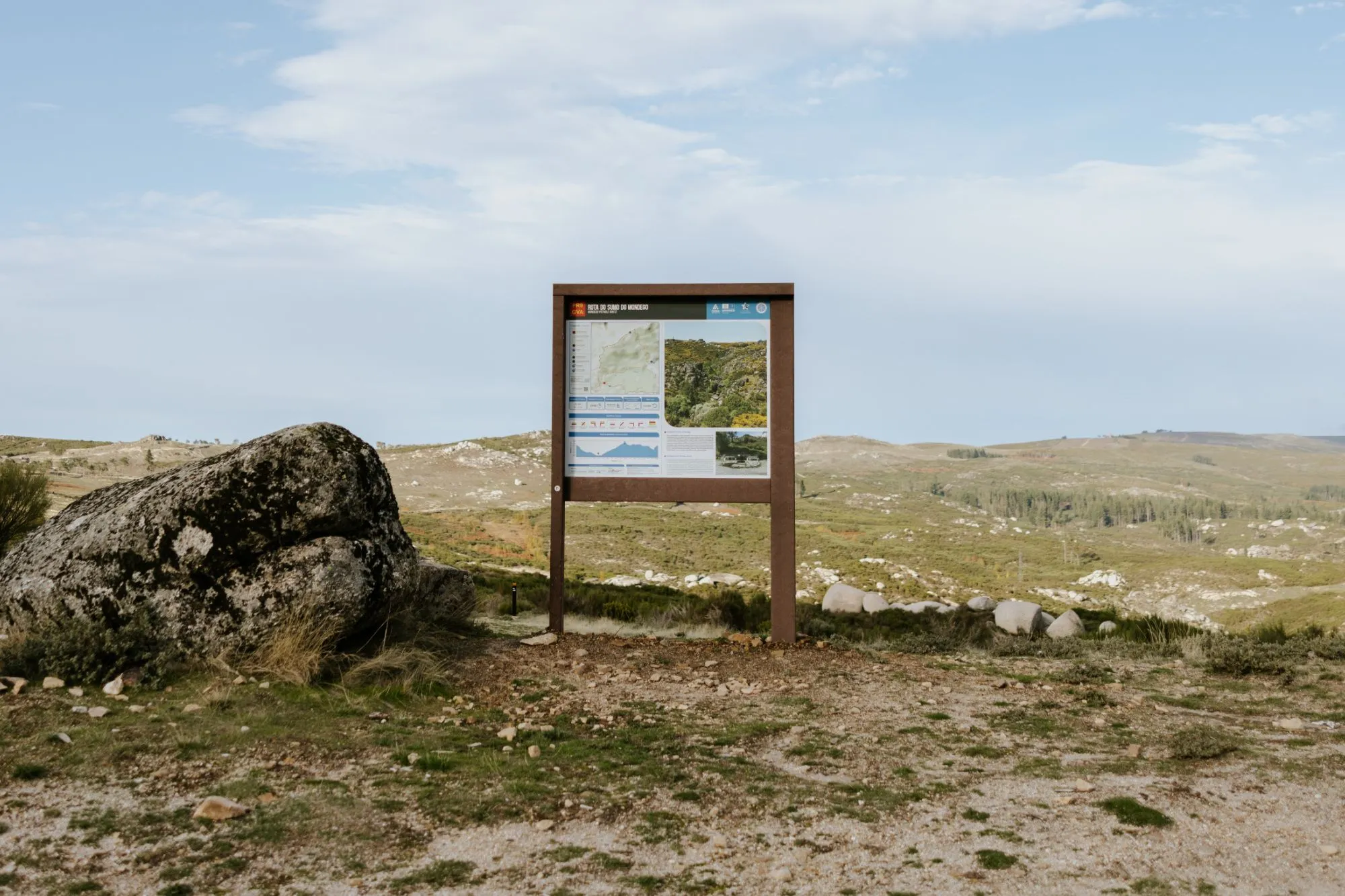 Large ICNF Floema information panel, with recycled plastic structure and HPL Print panel, installed at Estrela Geopark, in Serra da Estrela.
