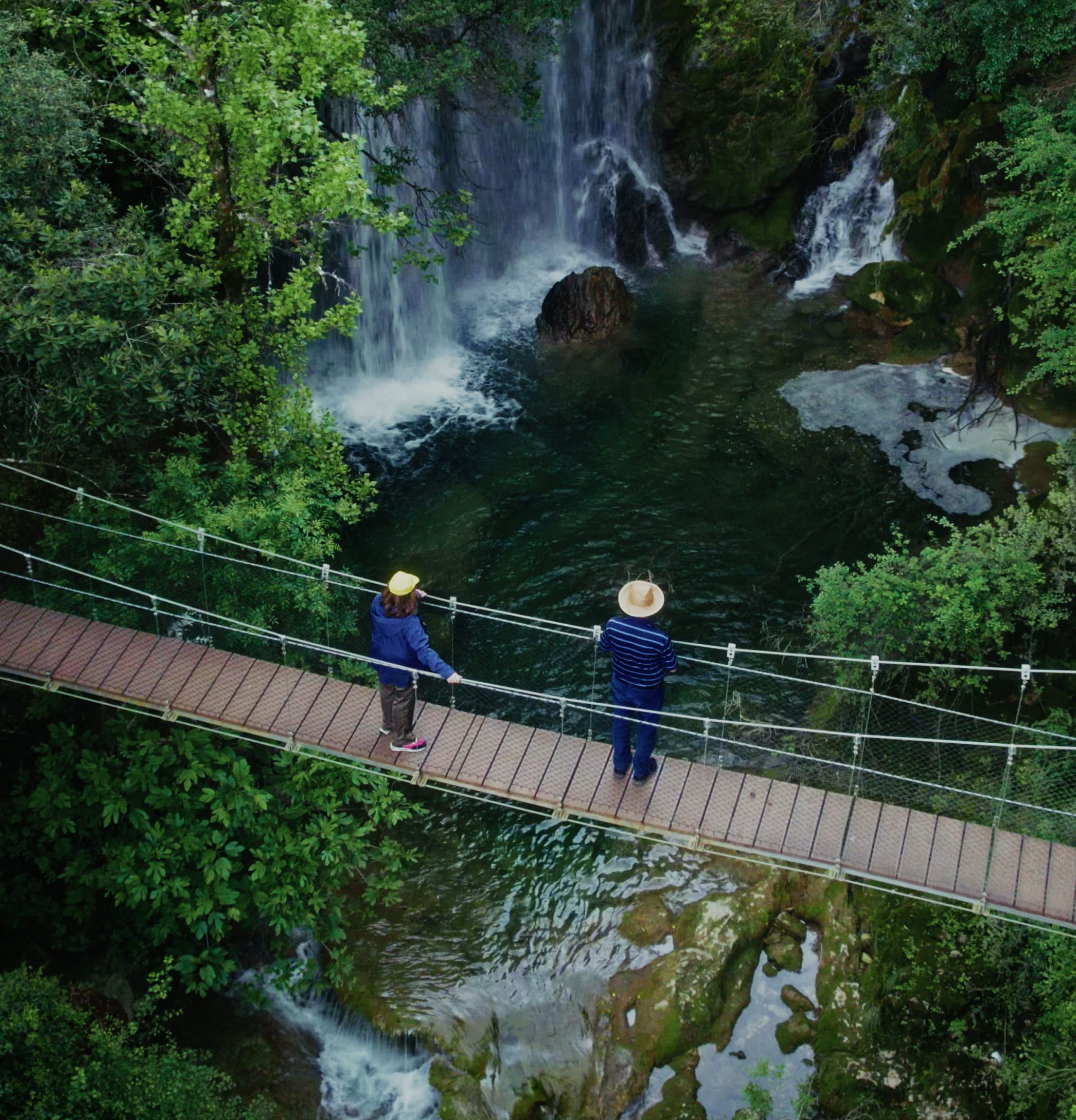 Floema® recycled plastic suspension bridge