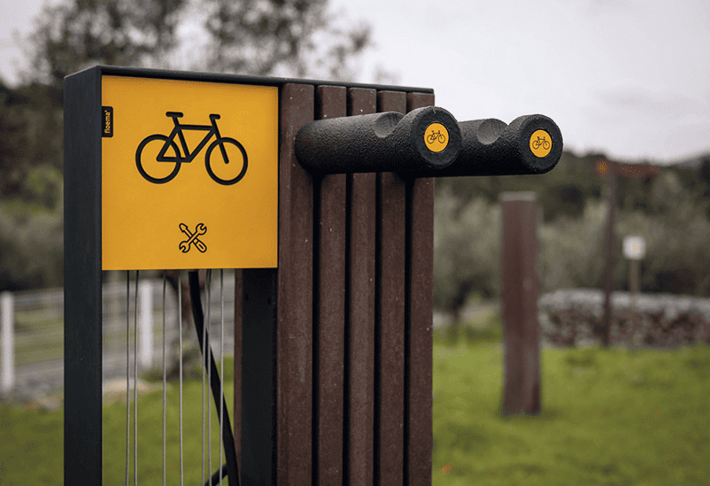 Detail of bike support of Floema's Bike station Frame for urban spaces made in recycled plastic and steel.