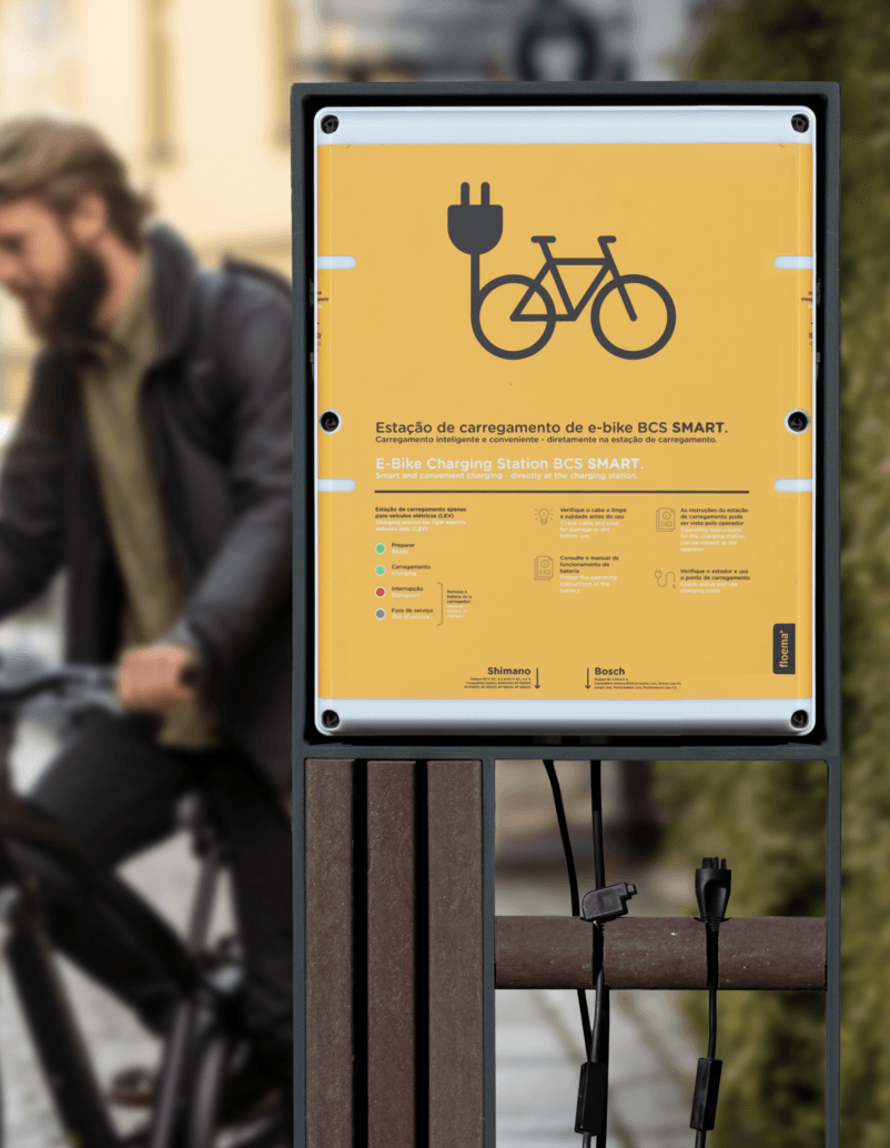 Detalle de un cargador de bicicletas eléctricas para una movilidad urbana suave.