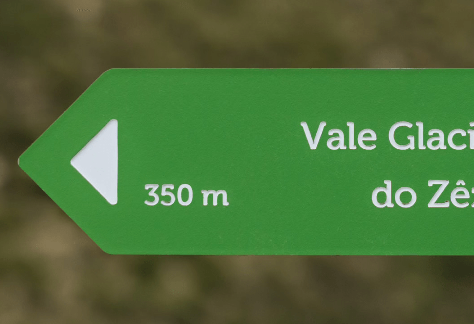 Detail of an ICNF directional sign in HPL+, installed in the protected Serra da Estrela Natural Park.