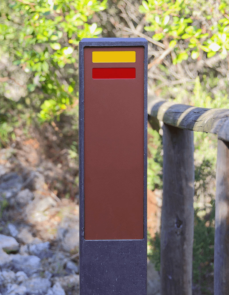 Contador BASIC con detalle de placa de HPL+, con marcajes de rutas peatonales.