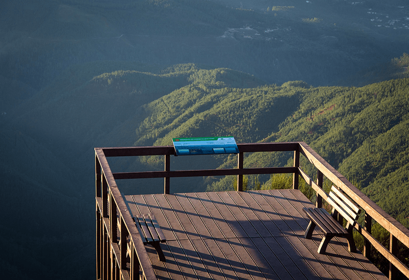 Interpretive lectern panel in HPL Print on brown recycled plastic viewpoint in natural area, both Floema products.